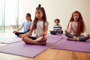 Initiation de yoga à l'école Notre Dame St Roch - Paris